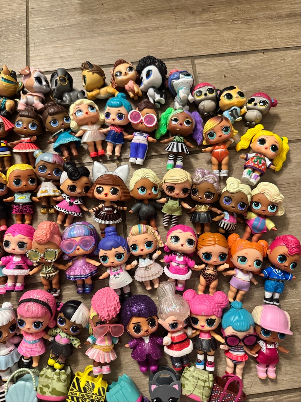 L.O.L. Surprise! Mini Doll Collection - Pink, Purple, Blue, Yellow, Black, White - Picture 4 of 7